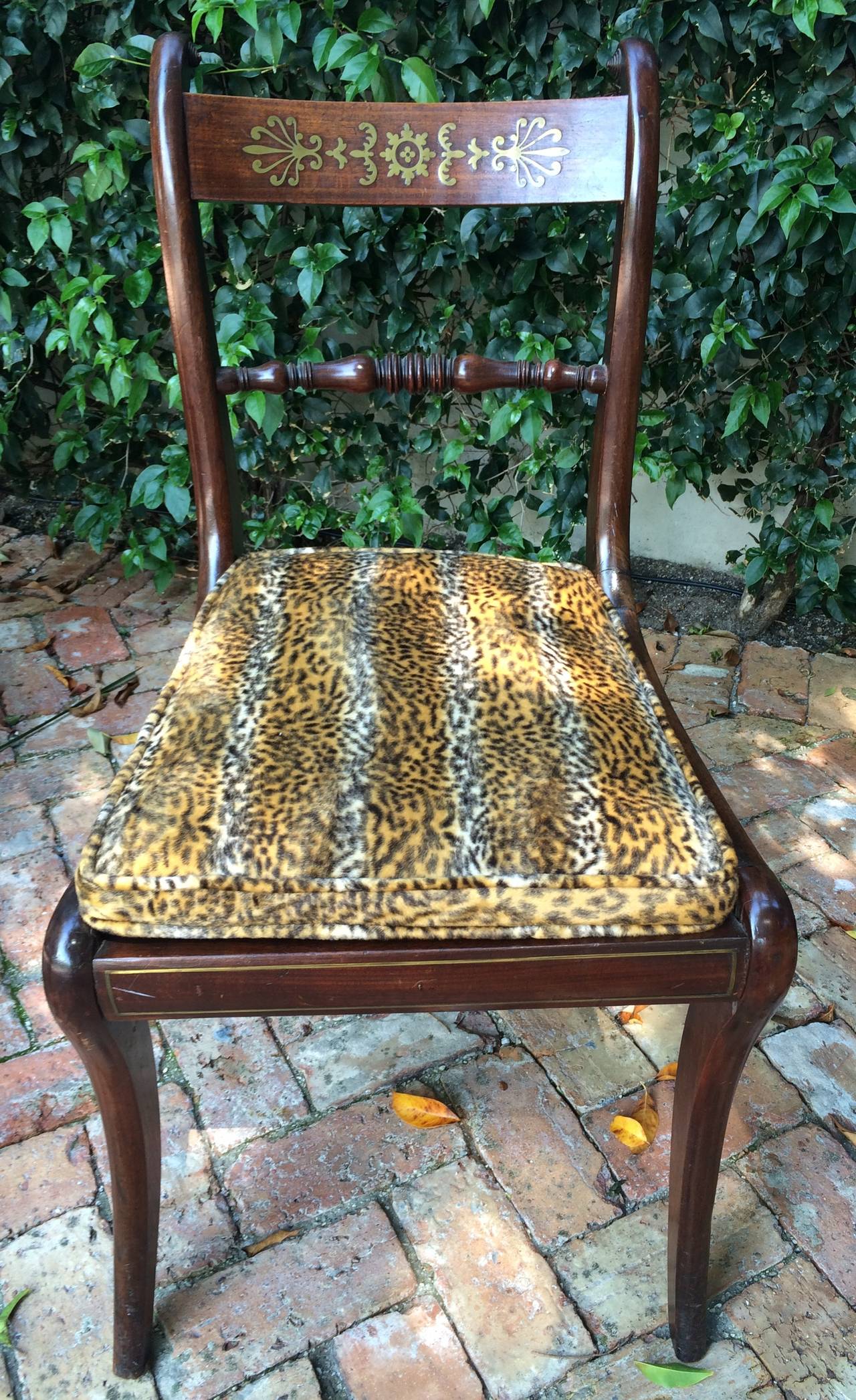 Satz von vier Regency-Beistellstühlen aus Palisanderholz im Zustand „Gut“ im Angebot in Palm Beach, FL