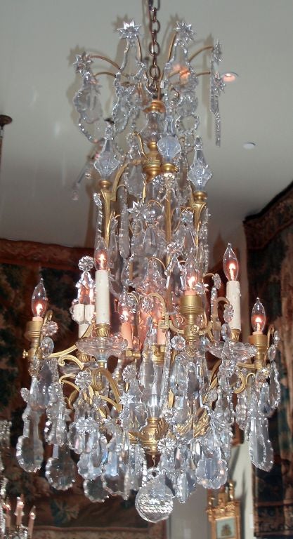 Francese Lampadario in bronzo doré e cristallo in stile Luigi XV in vendita