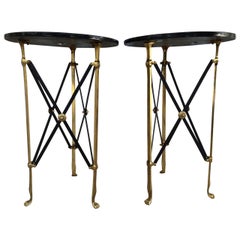 Paire de dorures de style néoclassique en bronze et bronze patiné Guridons