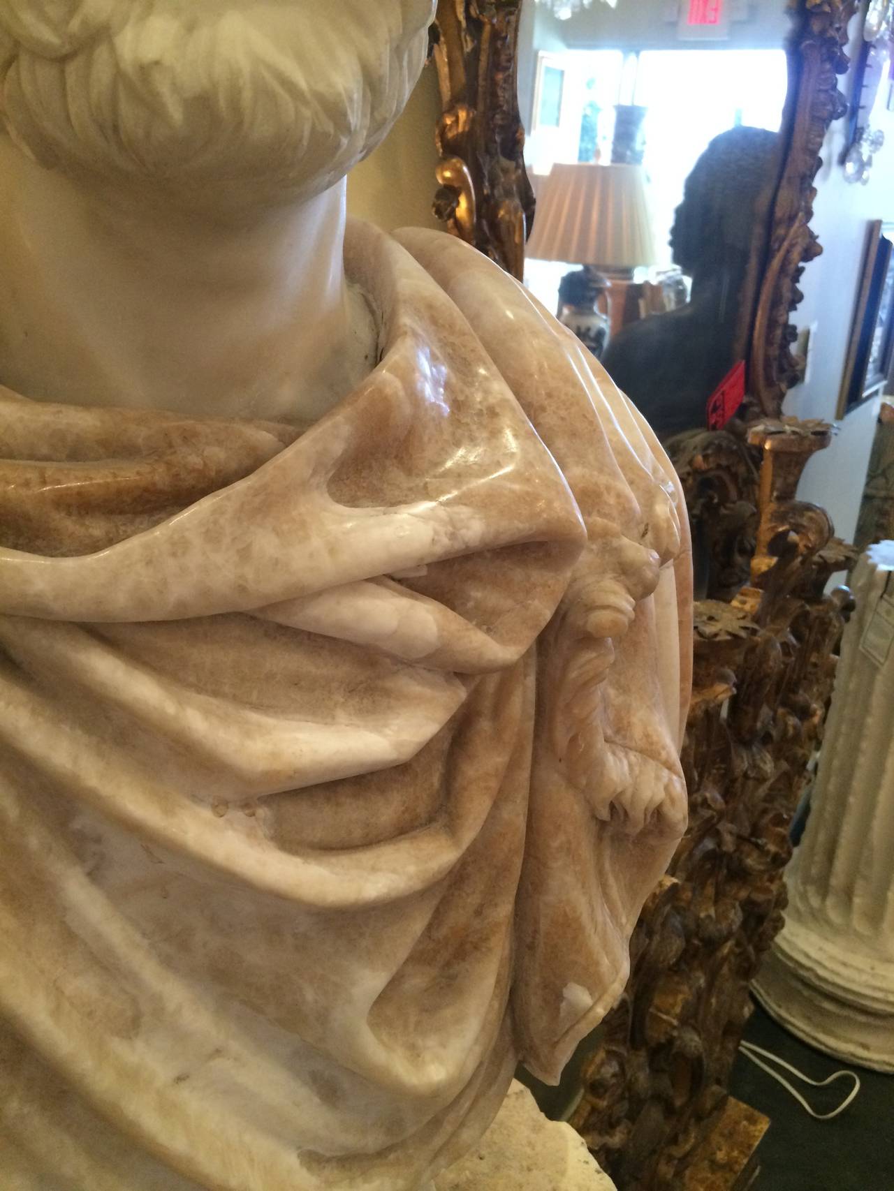 Busto in marmo di Carrera e onice miele In condizioni buone in vendita a Palm Beach, FL
