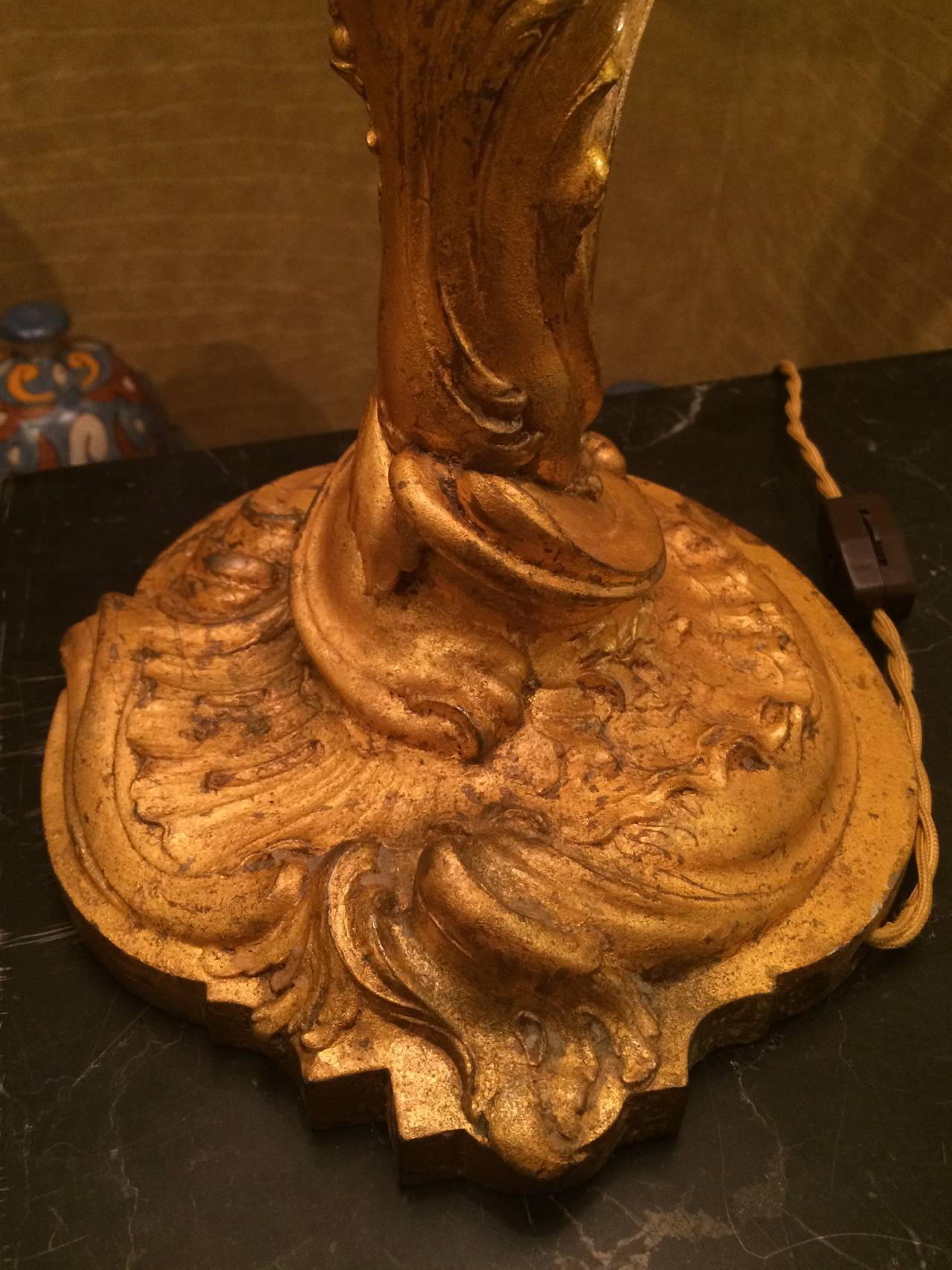 Français Chandelier Dor de style Louis XV en bronze monté comme une lampe en vente