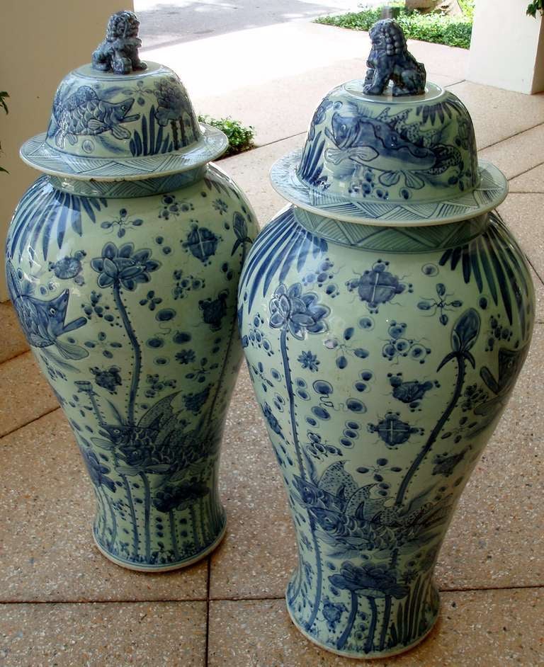 Pair of Tall Blue and White Chinese Porcelain Lidded Jars In Excellent Condition In Palm Beach, FL