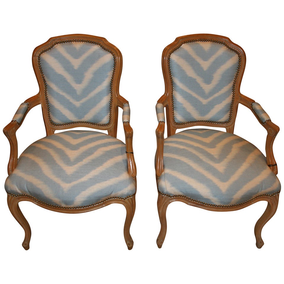 Elegant Pair of Louis XV Style Oak Fauteuils in Blue and Cream Upholstery