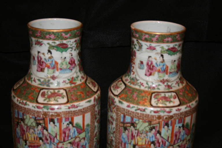 Handsome Pair of Rose Medallion Vases In Good Condition In Palm Beach, FL