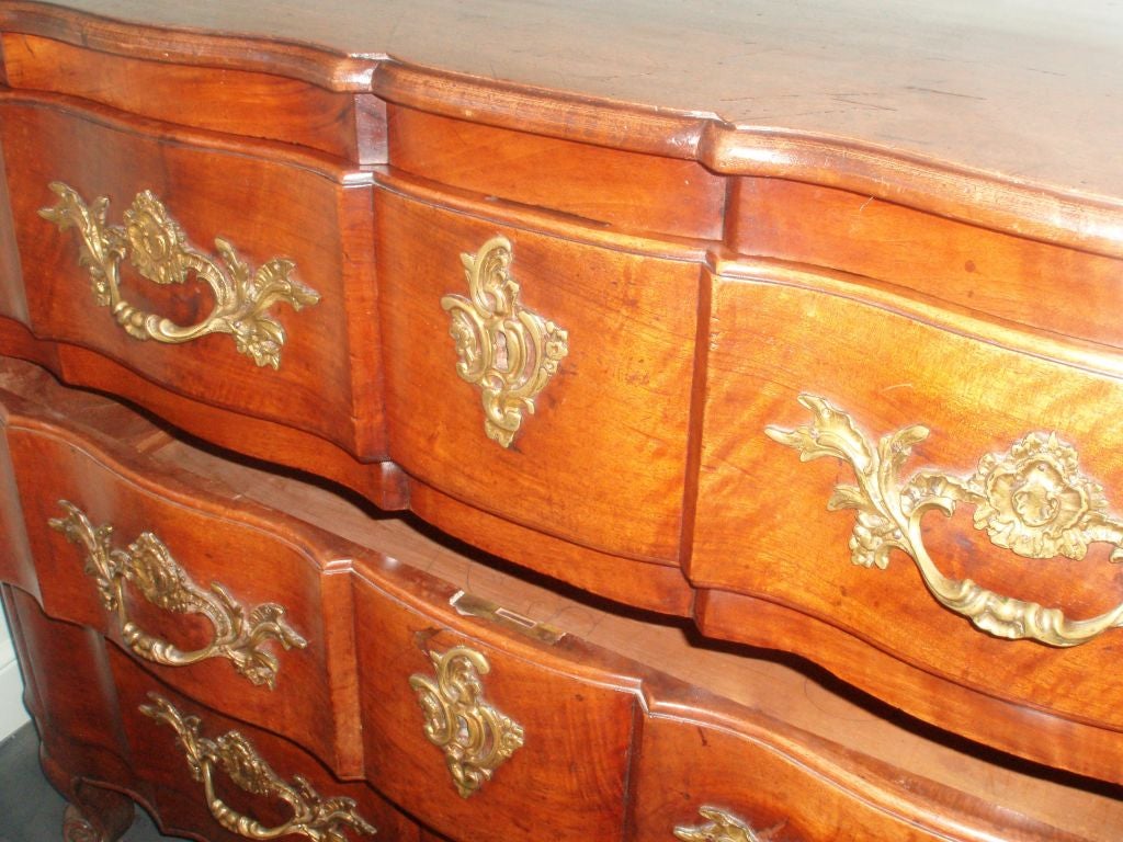 Carved Walnut Commode In Good Condition For Sale In Palm Beach, FL