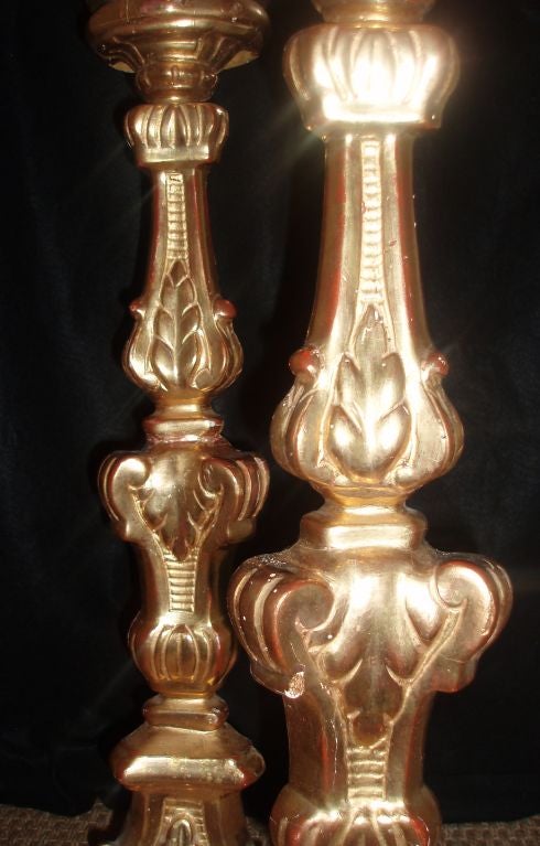 Pair of Giltwood Italian Altar Sticks In Good Condition For Sale In Palm Beach, FL