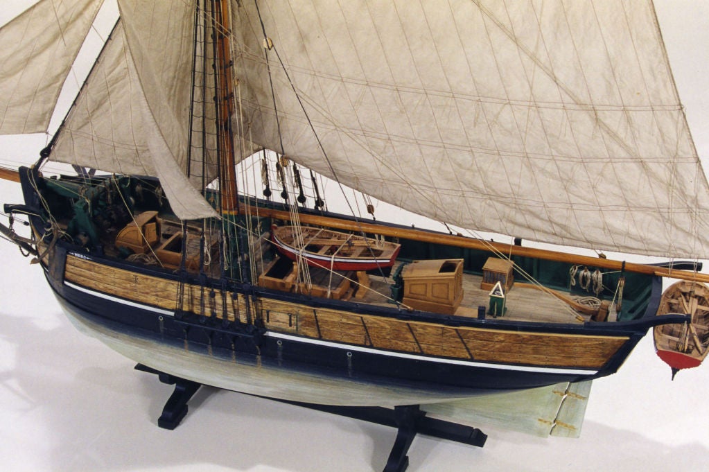 This model was hand-built by artist Kenneth Britten in 1999 and depicts the English “Smack” hero. 

The model’s dimensions are 44