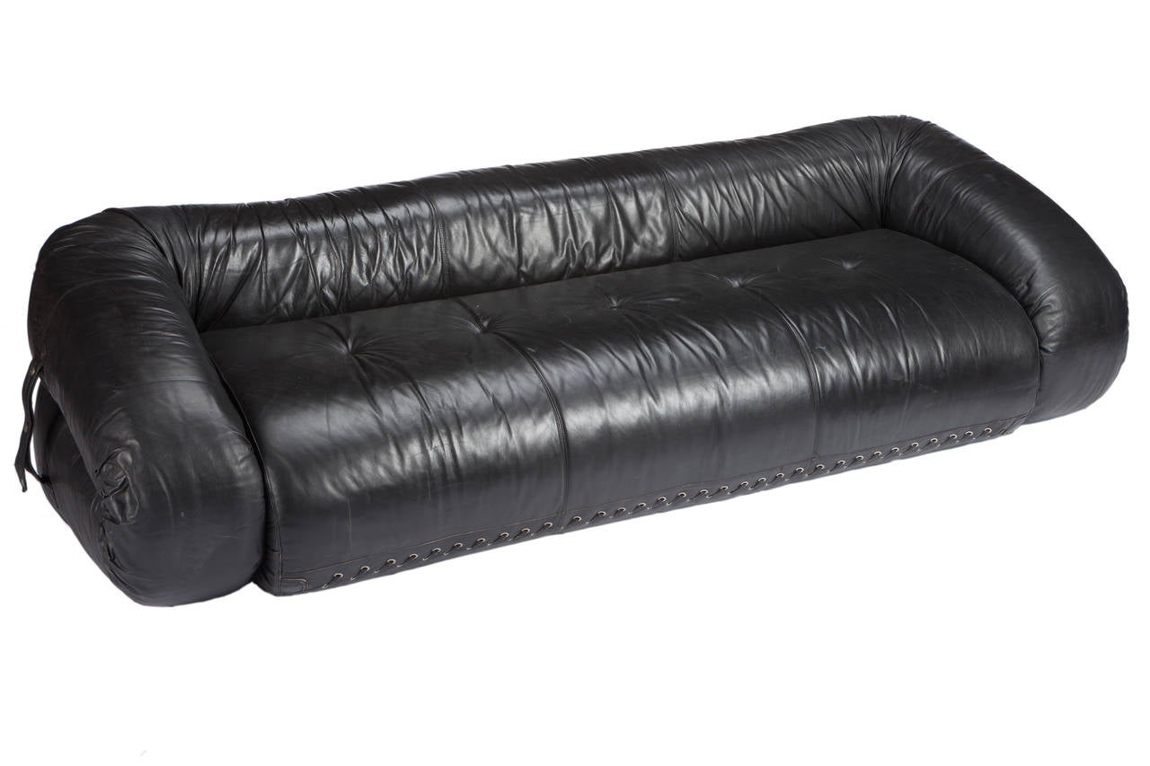 Interestingly designed convertible sofa designed by Alessandro Becchi for Giovannetti. With original black leather and sheepskin interior. Iconic 70's Italian Design

Dimensions:
HEIGHT: 25 inches
WIDTH: 91 inches
DEPTH: 39 inches
SEAT HEIGHT: