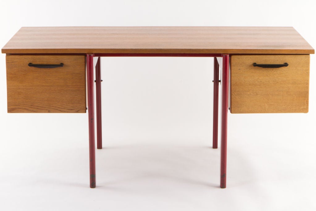 Schreibtisch „Standard“ von Jean Prouve