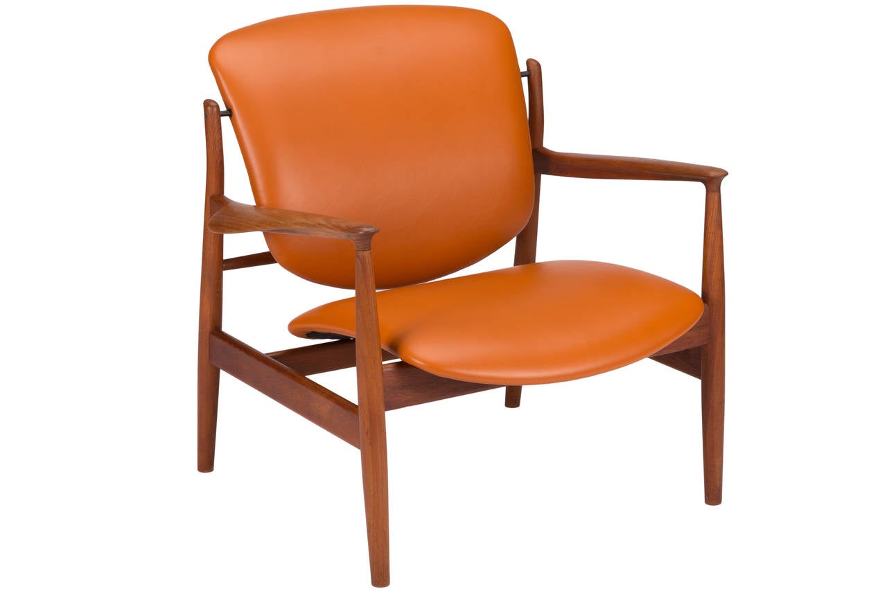Scandinavian Modern Pair of Finn Juhl Lounge Chairs FD 136