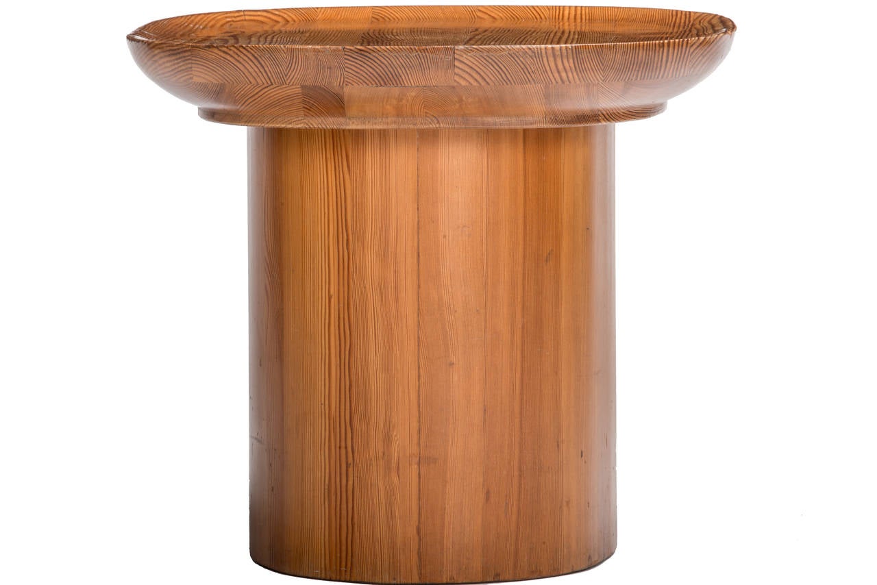 Very rare UTO side table in laminated pine by Axel Einar Hjorth circa 1930's.

Documented in Axel Einar Hjorth: Möbelarkitekt, Björk, Ekström and Ericson, pg. 130 discusses series.