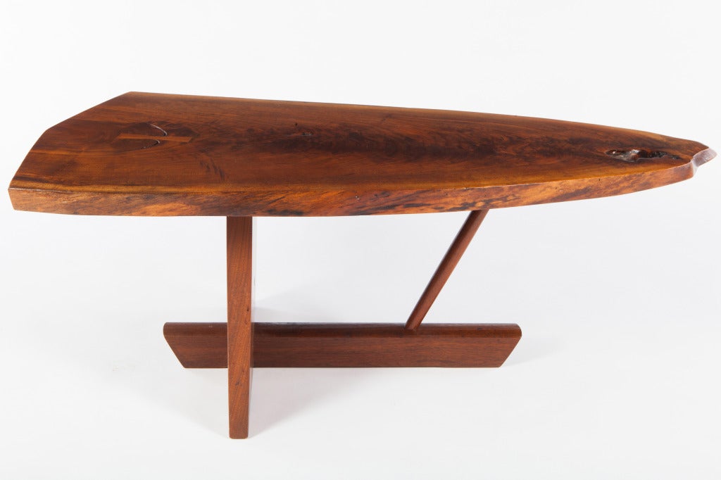 Beautiful George Nakashima Minguren II  side,lamp,or coffee table. With a very expressive single slab free-edge top,single rosewood butterfly and fissures.Signed to bottom