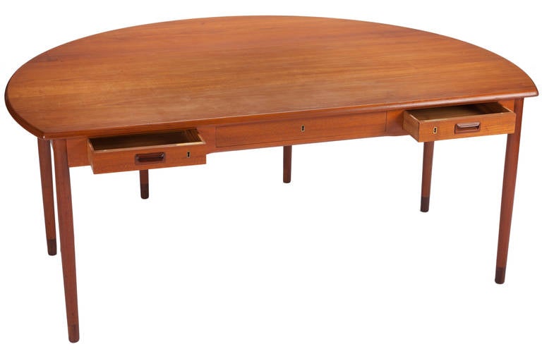 Mid-20th Century Desk by A. Bender Madsen and Ejner Larsen for Willy Beck Cabinetmaker For Sale