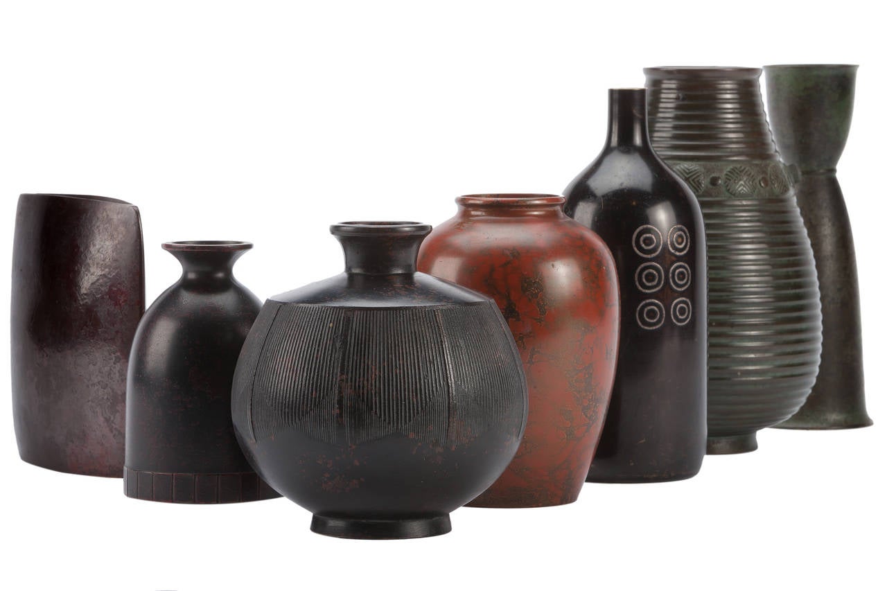 Mid-Century moderno Collezione di vasi giapponesi modernisti in bronzo del XX secolo in vendita