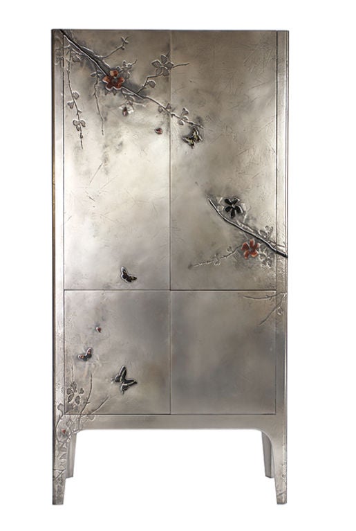 The blossom artwork is completely unique to<br />
based upon and is something we have been<br />
developing since 2005. The artwork began<br />
with a simple sketch of a blossom followed by<br />
many hours of development and refinement<br