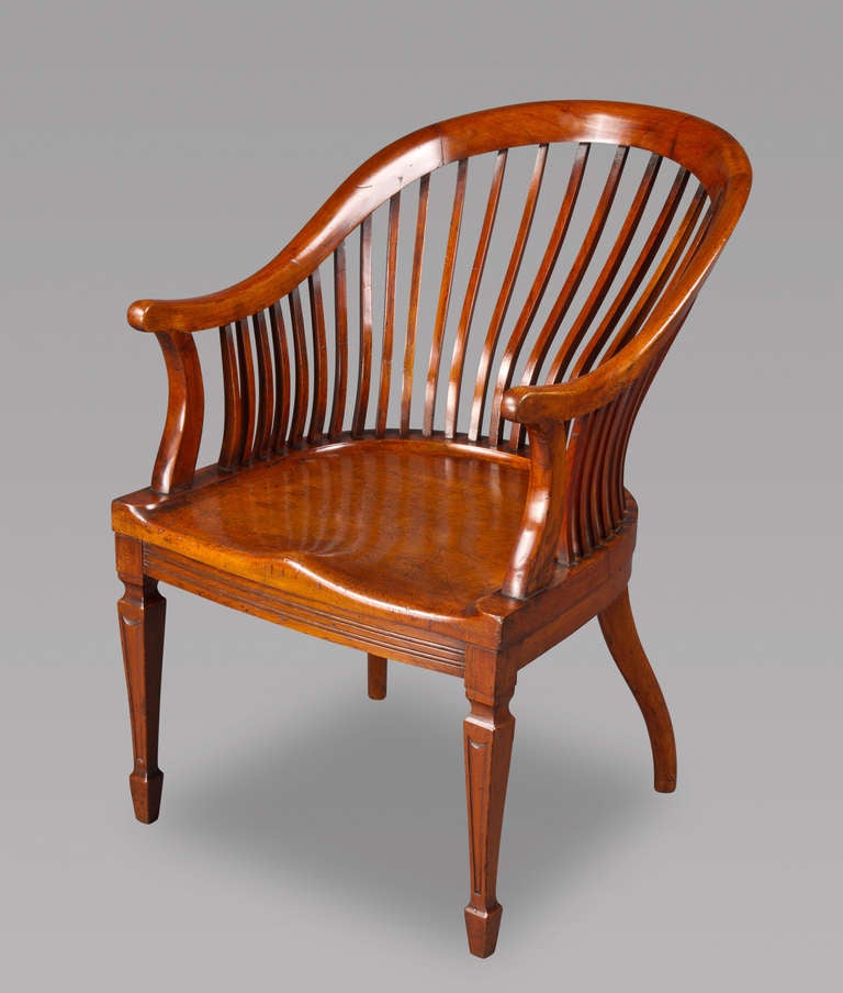 Good Pair of Edwardian Walnut Club Chairs In Excellent Condition For Sale In New York, NY