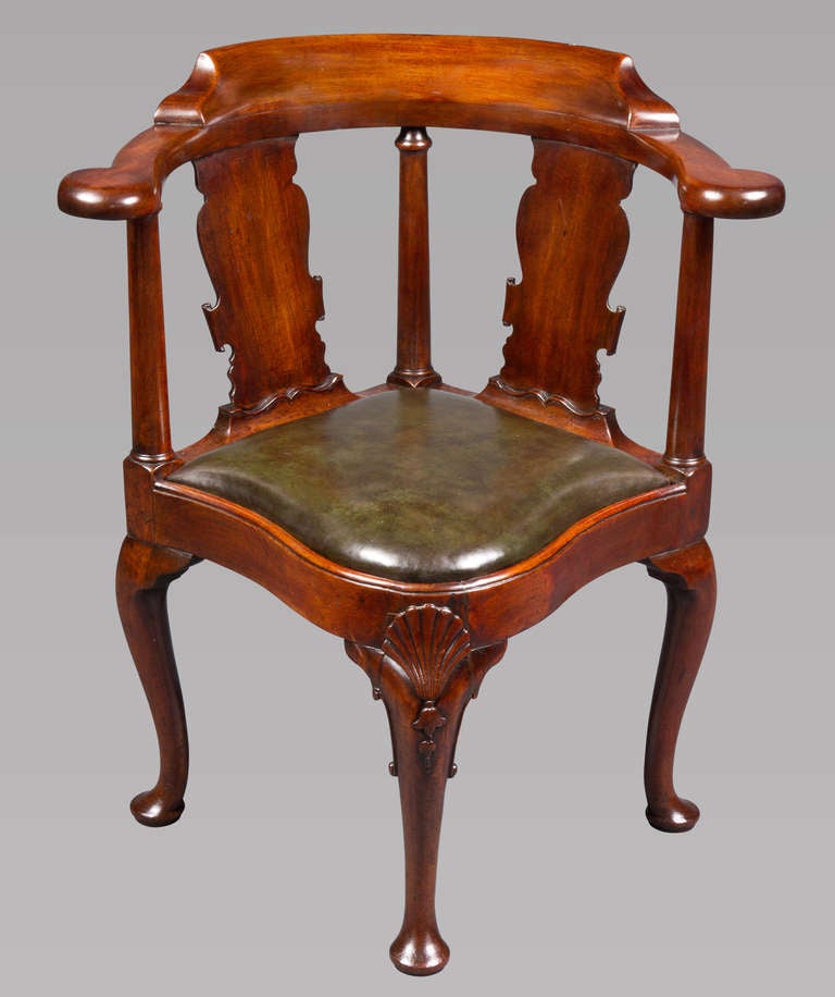 In solid mahogany and strongly constructed with three turned columns below a semi-circular arm rail with two solid shaped splats with the refined touch of paper scroll decoration to the sides and serpentine molding to the bases.

The serpentine