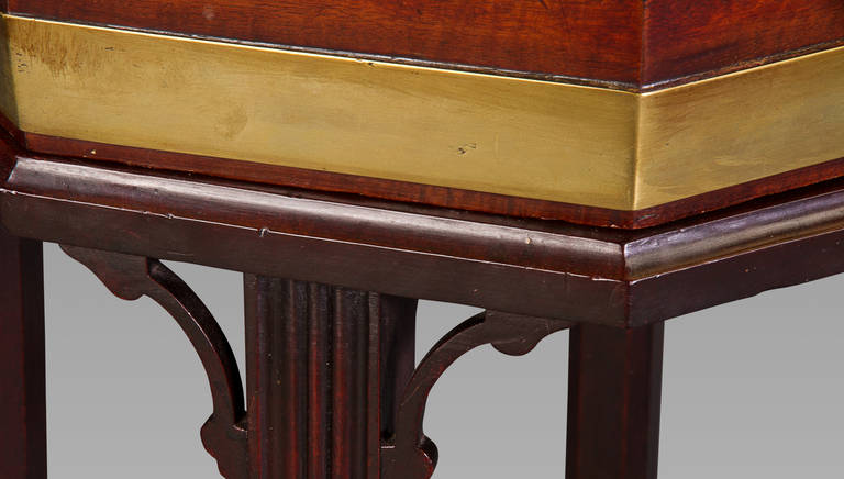 Fine 18th Century Mahogany and Brass Bound Octagonal Cellaret on Stand In Excellent Condition In New York, NY
