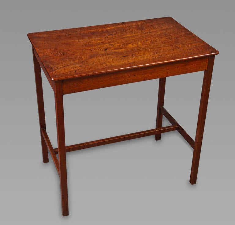 Fine Pair of Late 18th Century George III Mahogany Tables In Excellent Condition For Sale In New York, NY