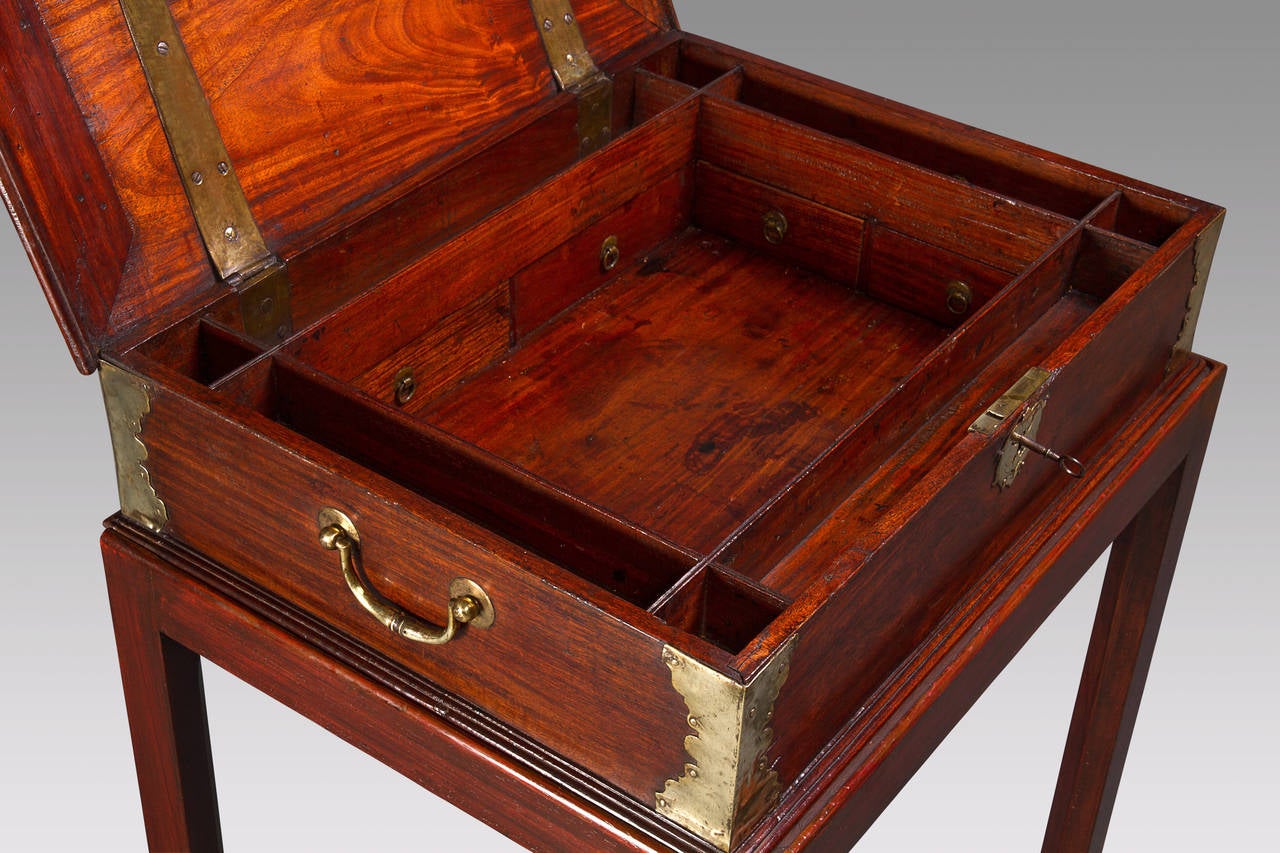Anglo-Chinese Padouk and Brass Mounted Scholar's Writing Box In Excellent Condition For Sale In New York, NY