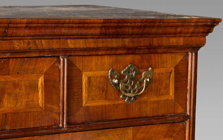 Good George I/II Walnut Chest on Chest In Excellent Condition For Sale In New York, NY