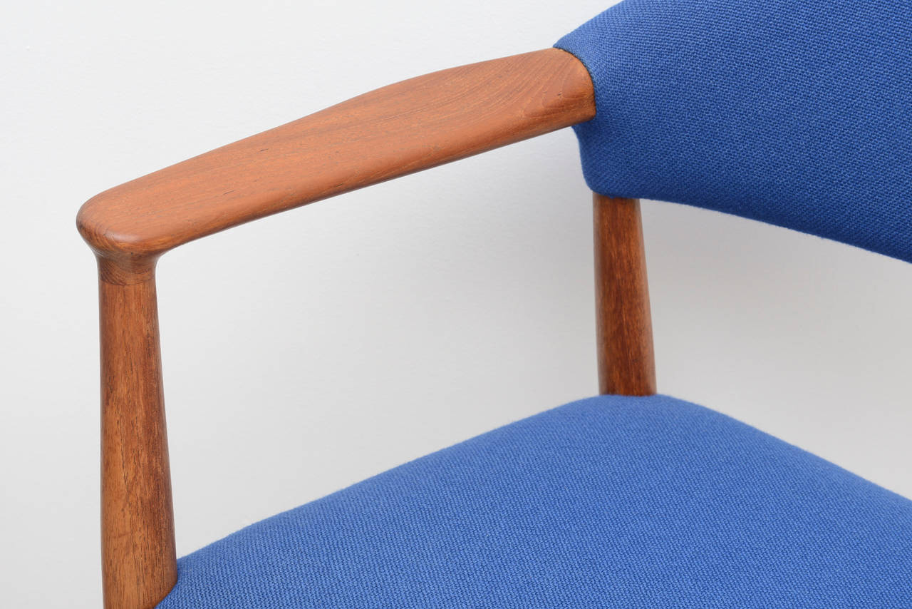 Mid-Century Modern Pair of Danish Modern Mid-Century Teak and Oak Armchairs For Sale