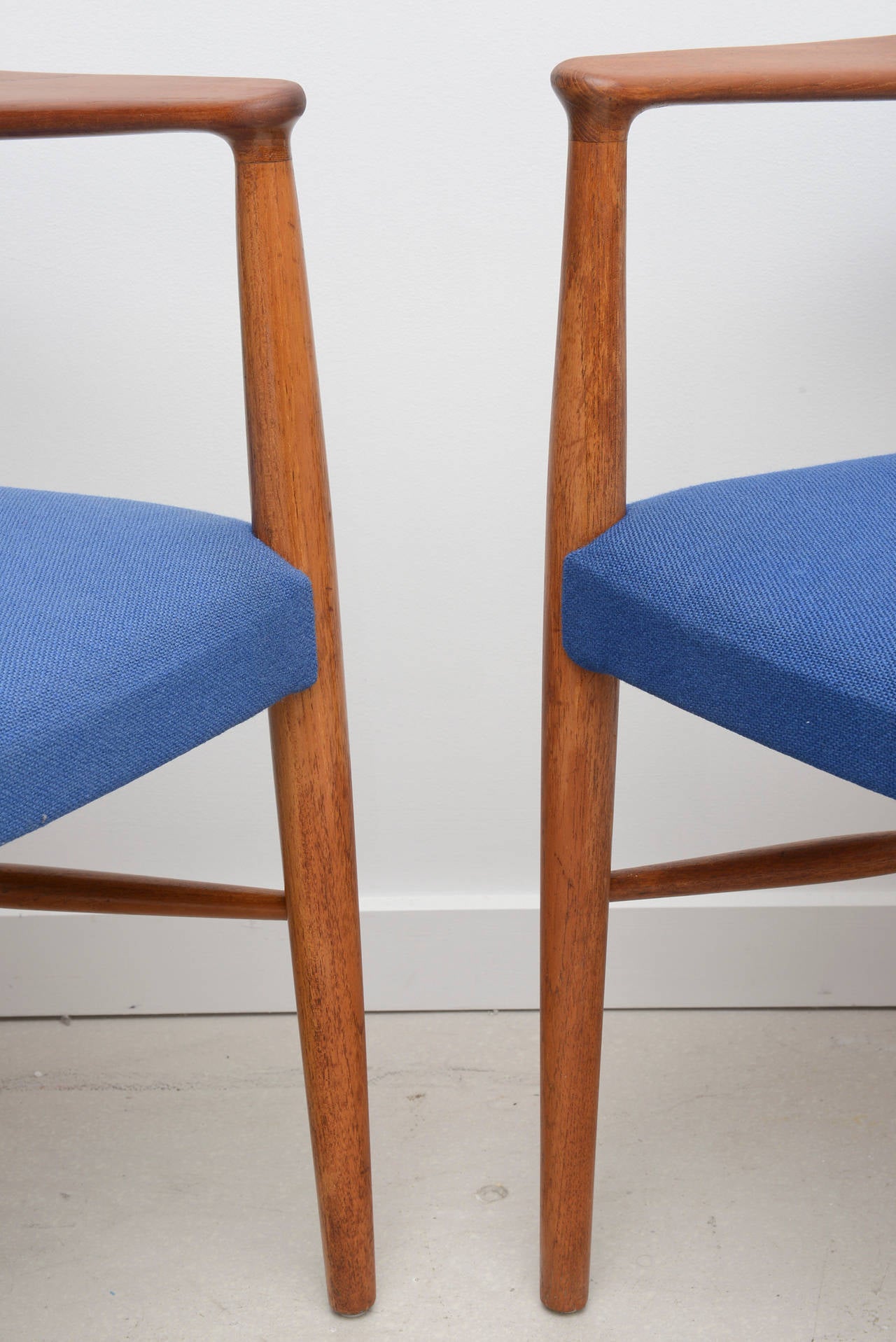Oiled Pair of Danish Modern Mid-Century Teak and Oak Armchairs For Sale