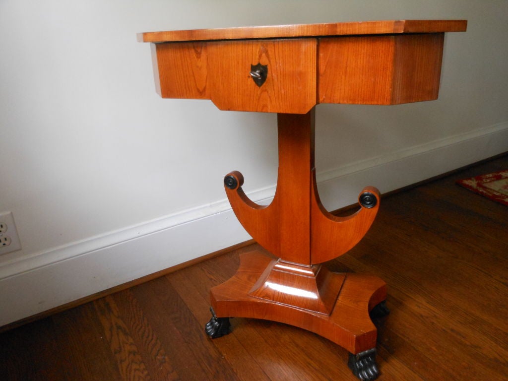 Early 19th Century Swedish Biedermeier Sewing WorkTable In Good Condition In West Palm Beach, FL
