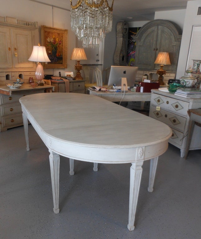 19th Century Antique Swedish Painted Dining Table In Good Condition In West Palm Beach, FL