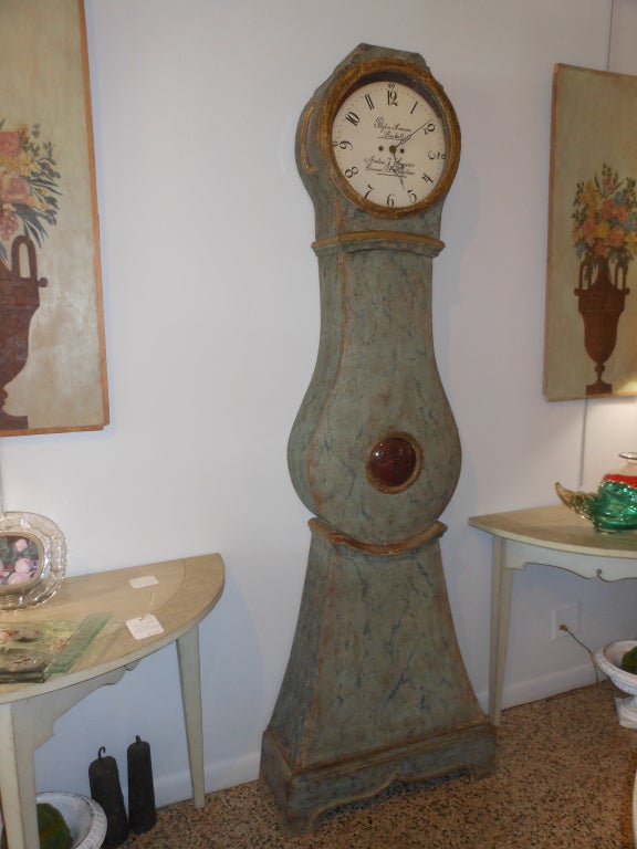 Important Swedish late 18th Mora Clock in original paint and working condition
The hands and the letter on the of face of the Clock are in original condition.
Signed at the Clock face  by Clock Maker Bjørn Svensson Provenance Loushult.
Cabin