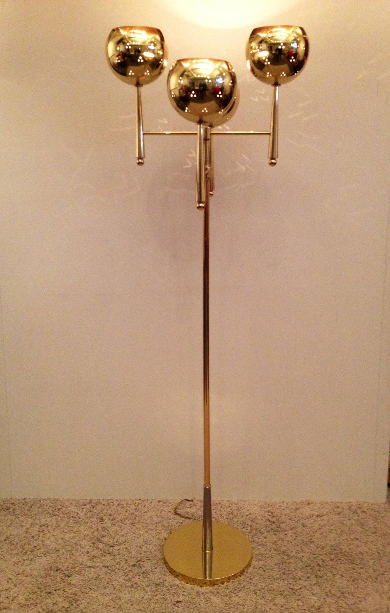 High quality In the Style Stilnovo solid brass standing lamp with four bulbous pierced shades. With touch pole censer for on and off and dimmer.

Base measures 11.50 round.