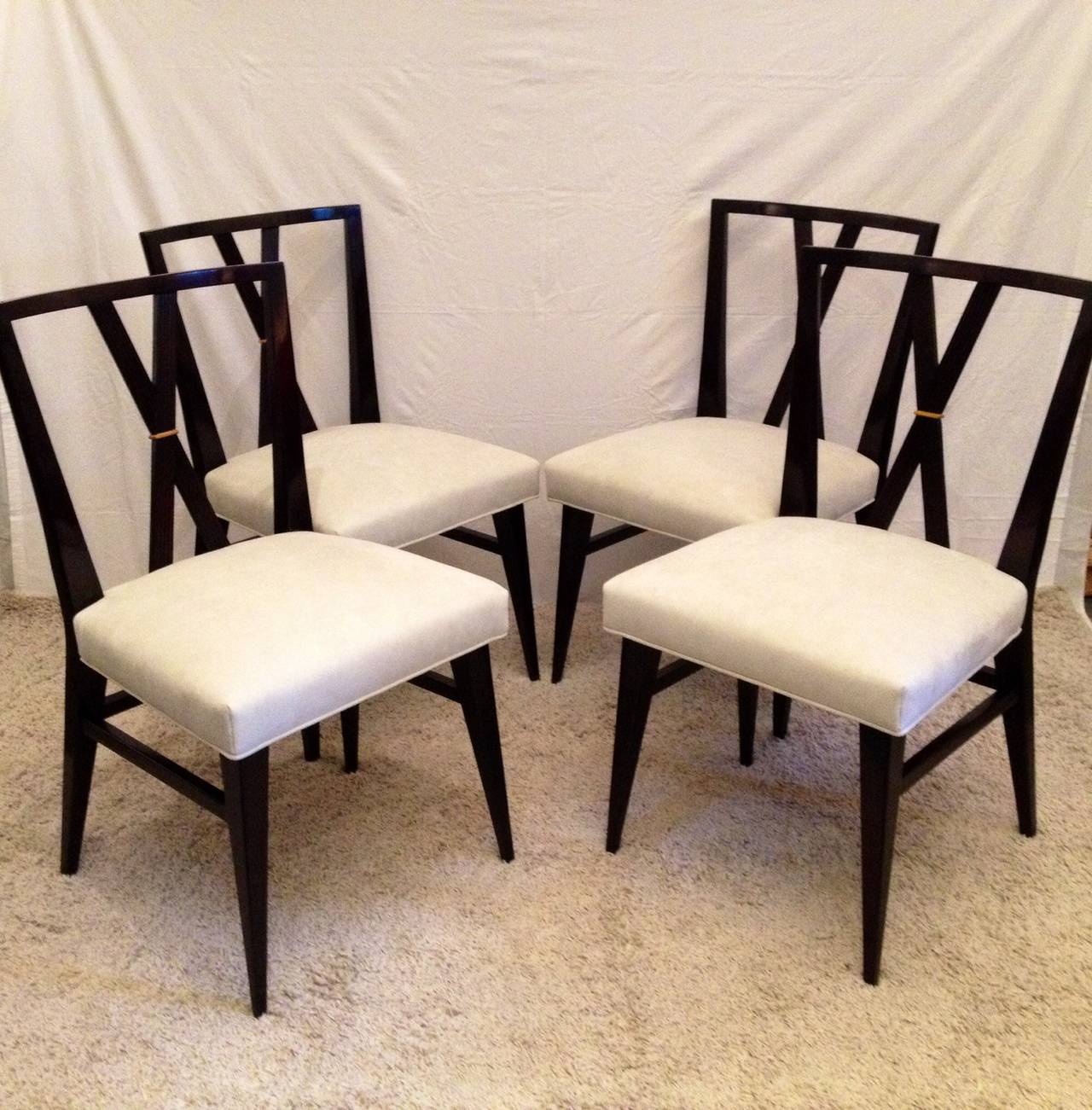 20ième siècle Table et quatre chaises en X rares de Tommi Parzinger en vente