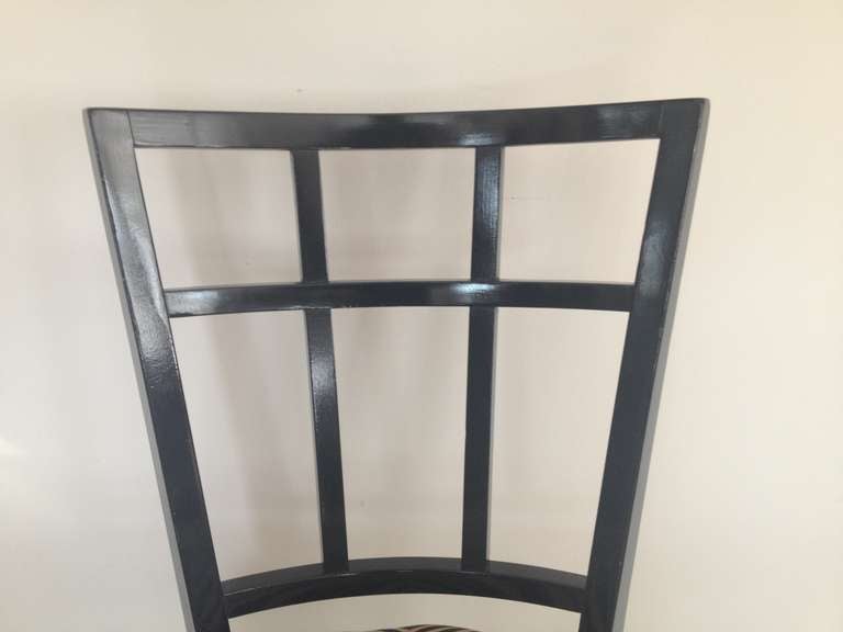 Cafe Carlyle-Set aus sechs schwarzen Lack-Esszimmerstühlen im Zustand „Hervorragend“ im Angebot in Westport, CT
