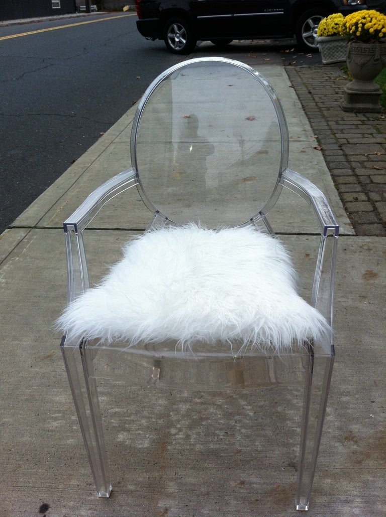 Kartell Plexi Philippe Starck Louis Ghost chairs circa 2002 with faux white Fur cushions