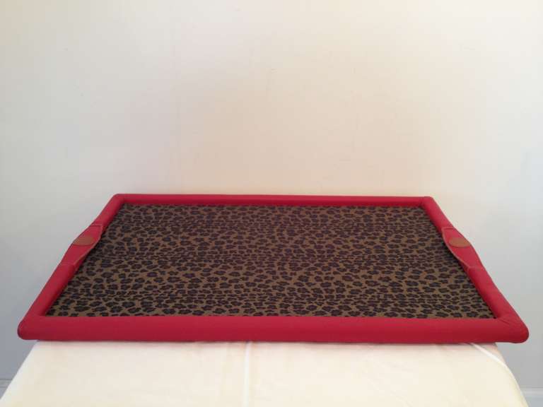tapicería de cuero rojo Leopard Print Fendi tela,bandeja de inserción de vidrio con cuero fendi Lable..dos Disponible