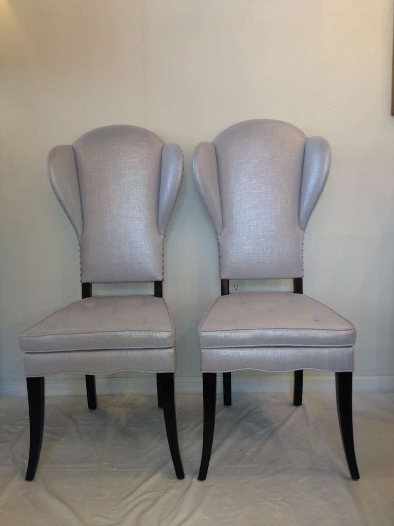 Maßgefertigte Stühle im Stil von Tommi Parzinger (amerikanisch) im Angebot