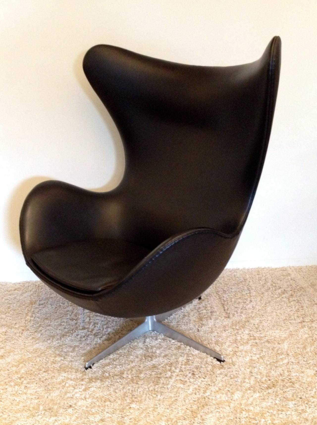Danish Arne Jacobsen Vintage Egg Chair for Fritz Hansen