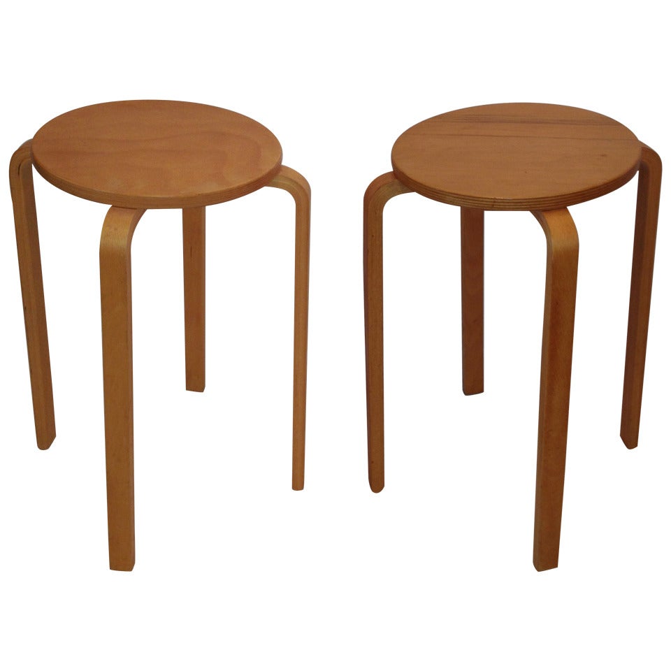 Alvar Aalto  Tabouret/tables de style 63 bois cintré en vente