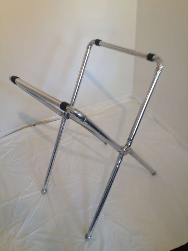 20th Century Pair of Everlast Polished Aluminum Folding Bar Tray Tables For Sale