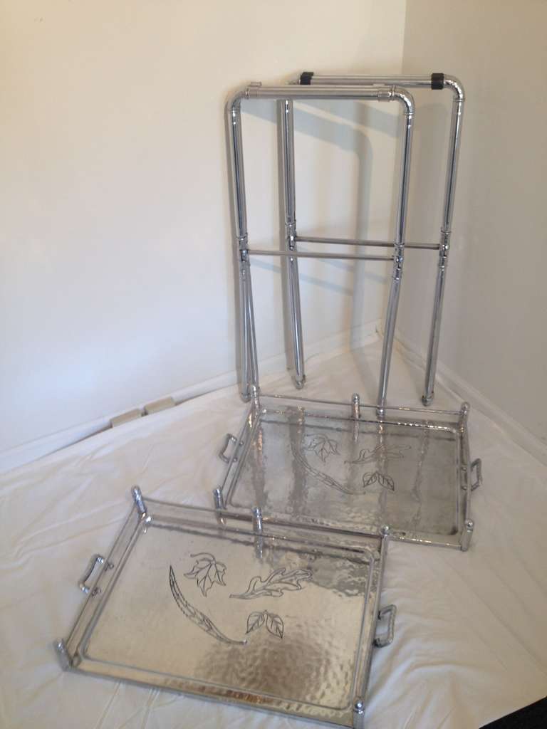 Pair of Everlast Polished Aluminum Folding Bar Tray Tables In Excellent Condition For Sale In Westport, CT