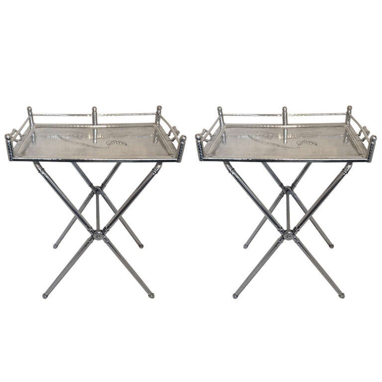 Paire de tables à plateaux de bar pliantes en aluminium poli Everlast