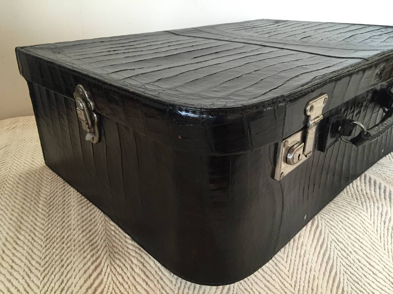 Art Deco Black Alligator Suitcase In Excellent Condition For Sale In Westport, CT