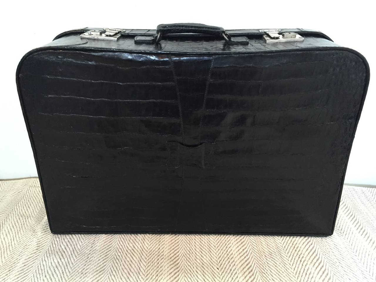 20th Century Art Deco Black Alligator Suitcase For Sale