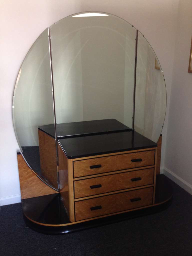 French Art Deco Elegant Vanity with Adjustable Mirrored Sides 5