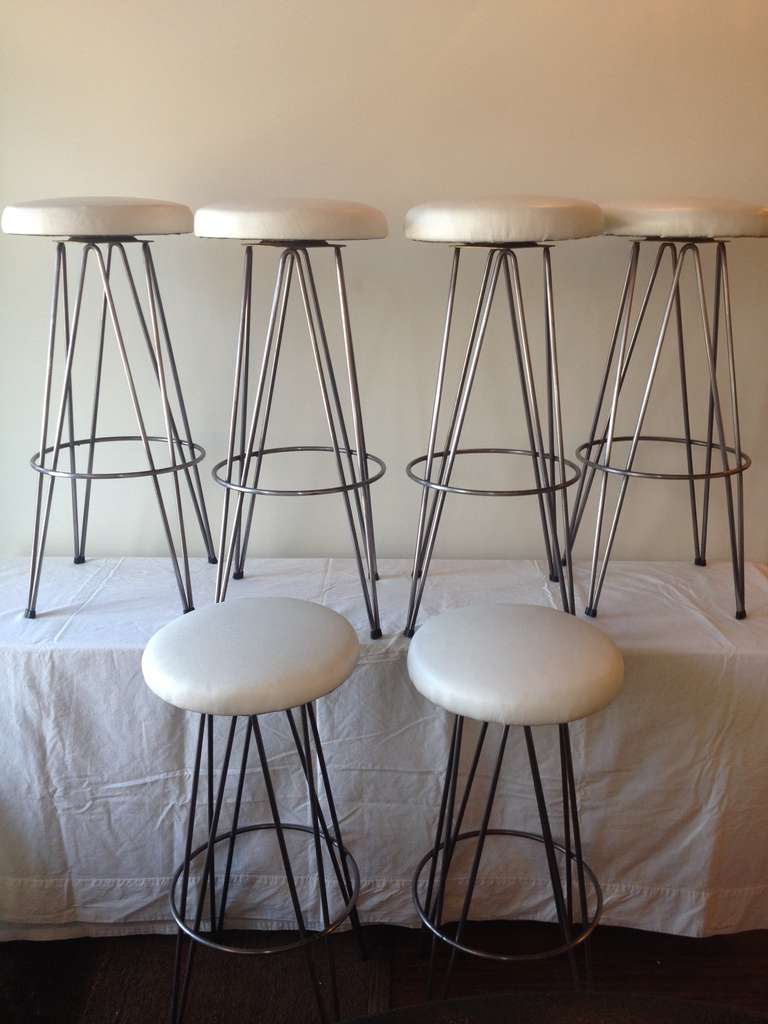 Set of Six Steel 1950s Tower Base Bar Stools In Excellent Condition In Westport, CT