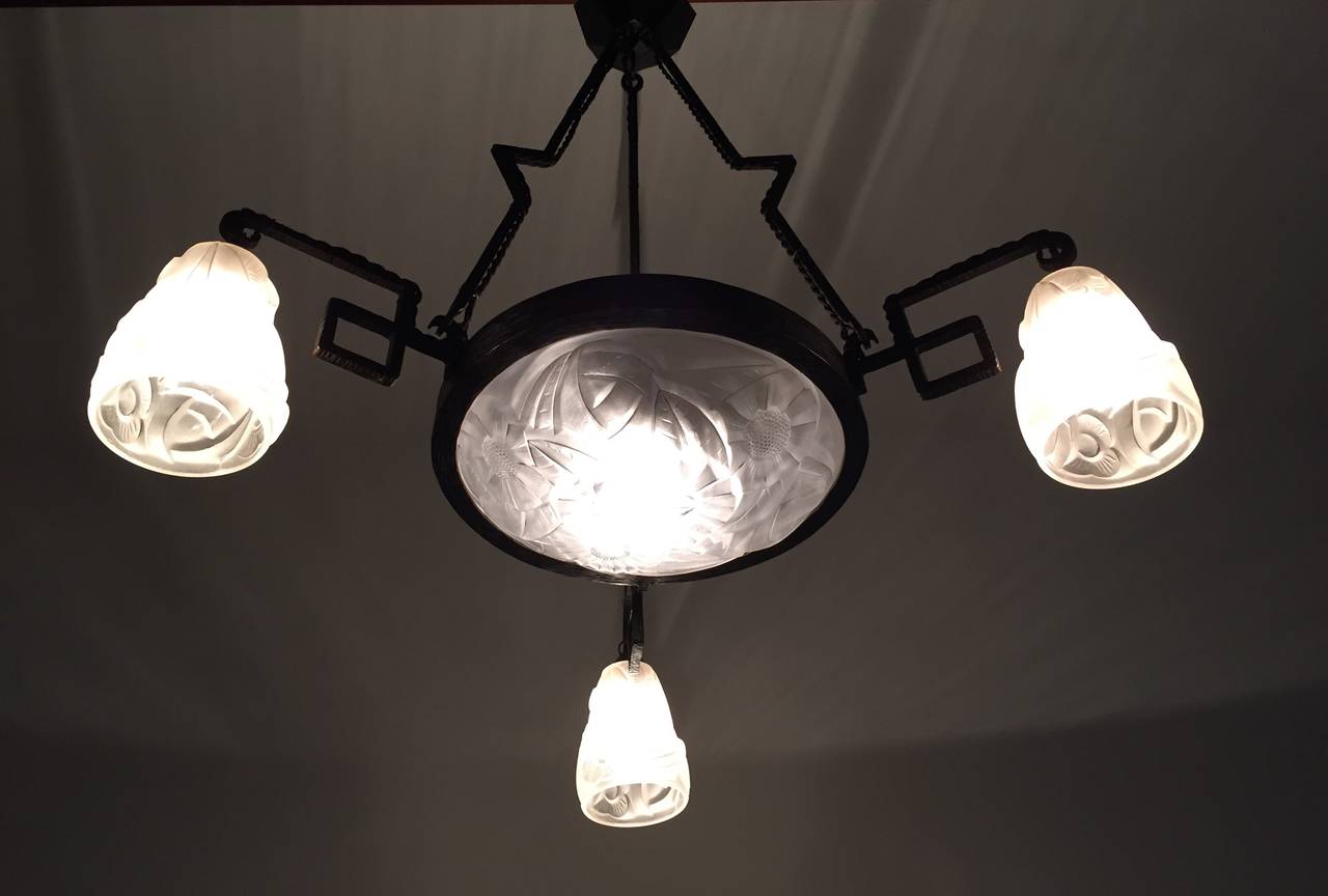 Degue French Deco Chandelier In Excellent Condition For Sale In Westport, CT