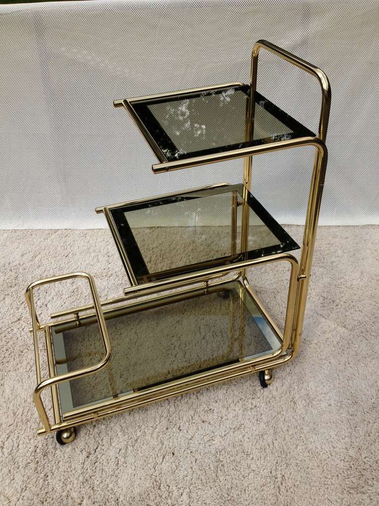 American Mastercraft 1960s Rolling Bar Cart with Mirrored Glass Bottle Holder For Sale