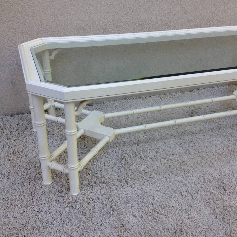 Verre Table basse blanche en faux bambou de style Maison Jansen en vente