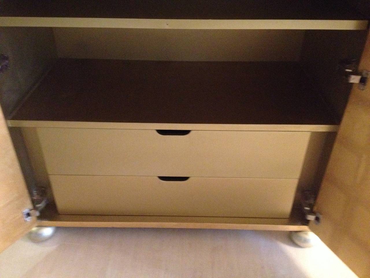 Hollywood Regency Schrank mit Gold- und Blattsilberschrank im Angebot 1