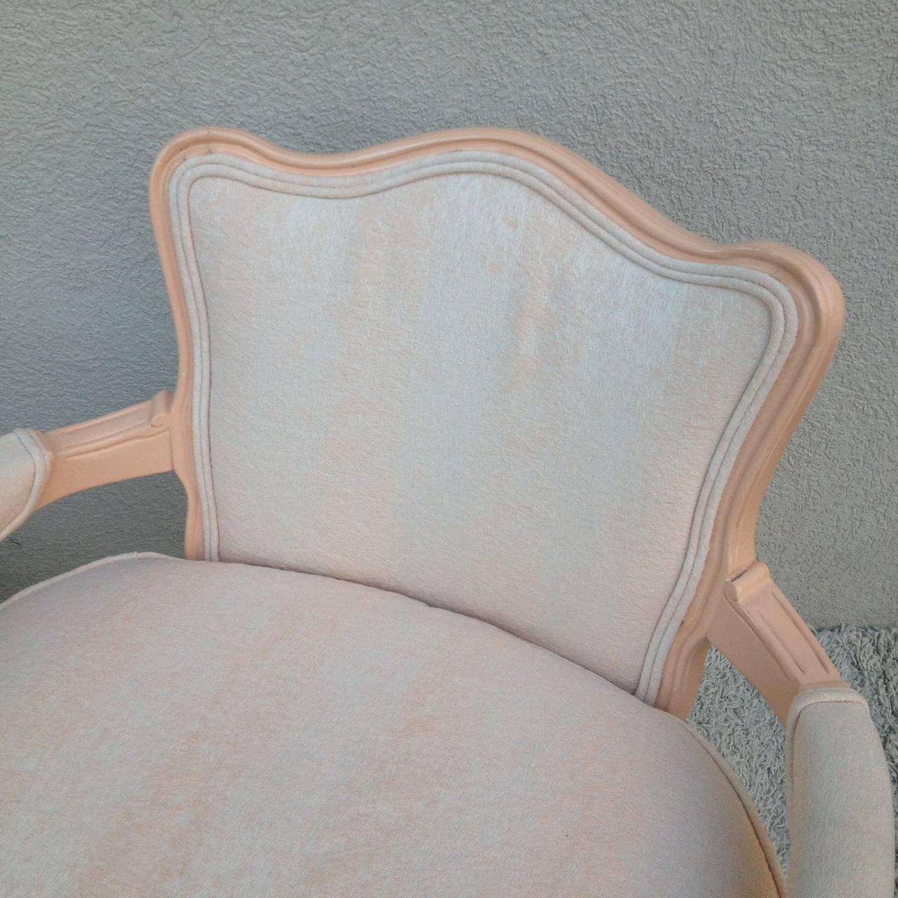 Duvet Paire de petits fauteuils Louis XV en vente